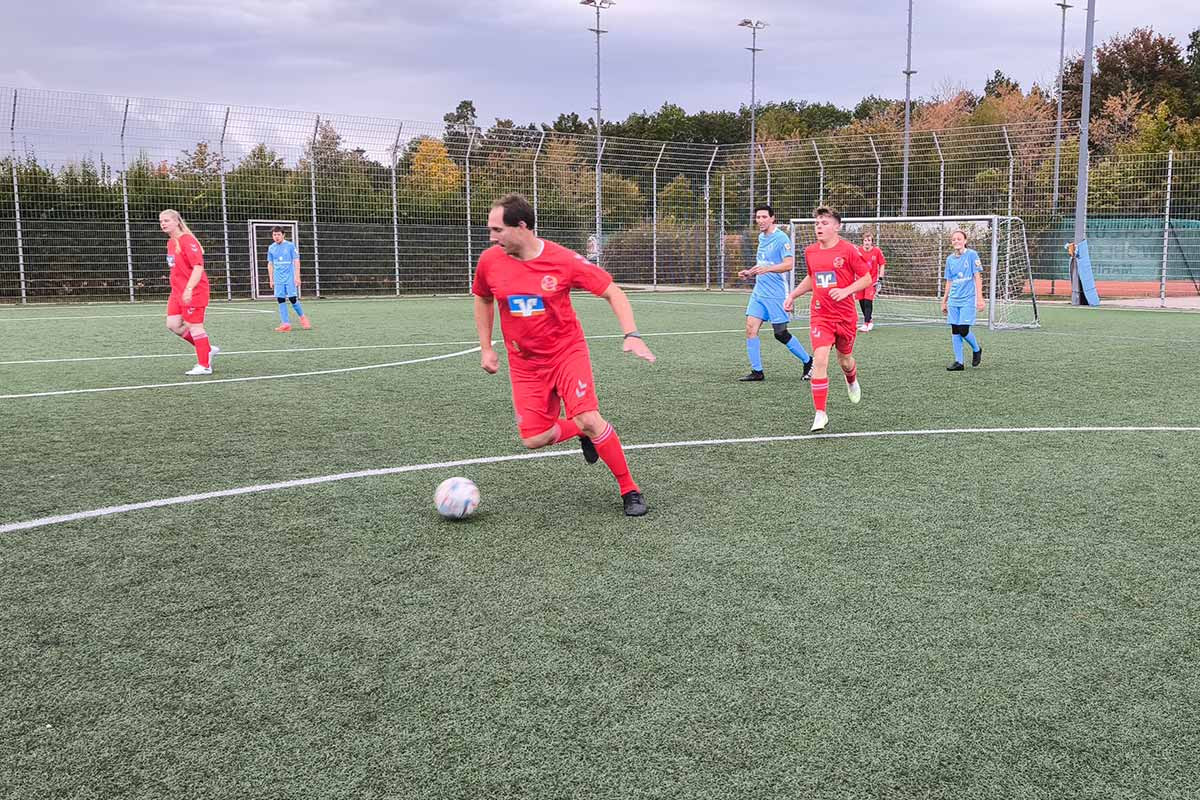 Freundschaftliches Fußballspiel zwischen Ibbenbürener Kickers und TSV 1860 München.